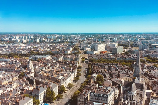 Quelles sont les causes de la pénurie de logements à Nantes ?